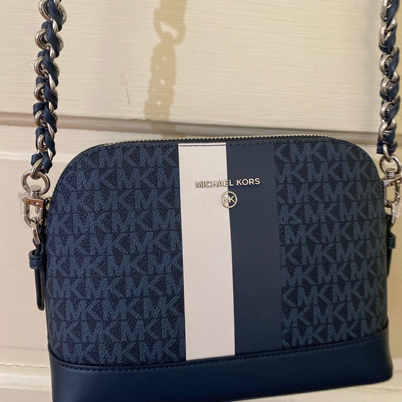 Sold Michael KORS Jet Set Travel Dome Crossbody Signature MK Bag NWT - Picture 6 of 10